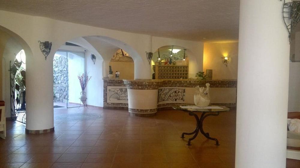 Club Hotel Cormorano Baja Sardinia Exterior photo