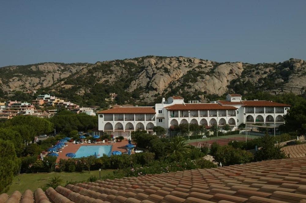 Club Hotel Cormorano Baja Sardinia Exterior photo