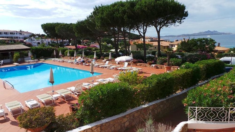 Club Hotel Cormorano Baja Sardinia Exterior photo