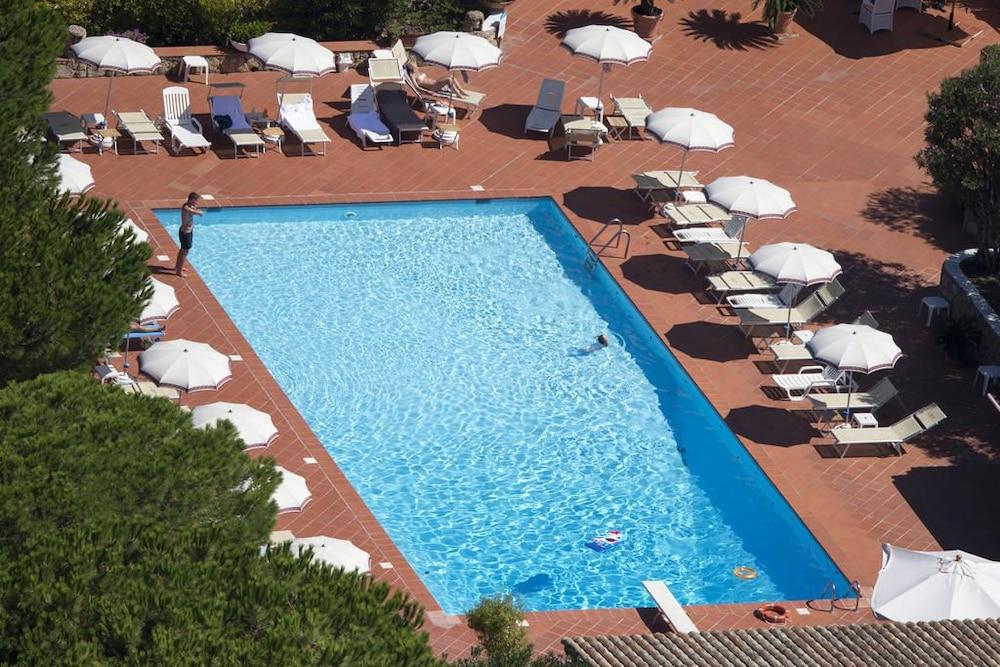 Club Hotel Cormorano Baja Sardinia Exterior photo